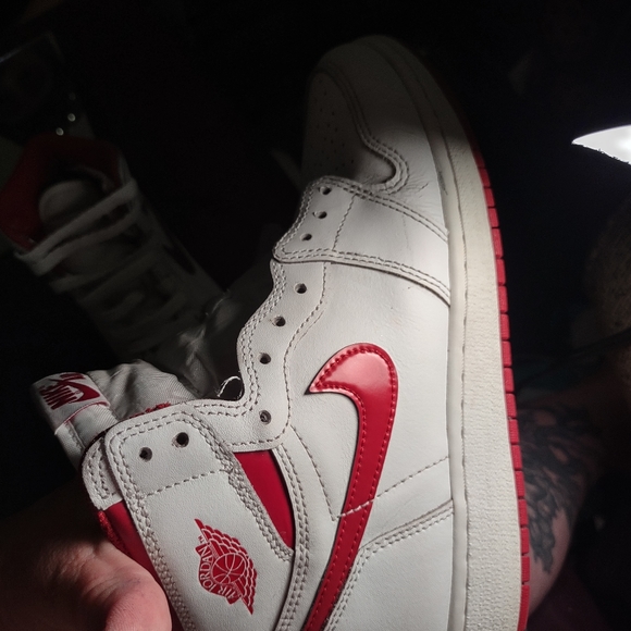 Nike metallic red jordan 1s - Picture 2 of 2